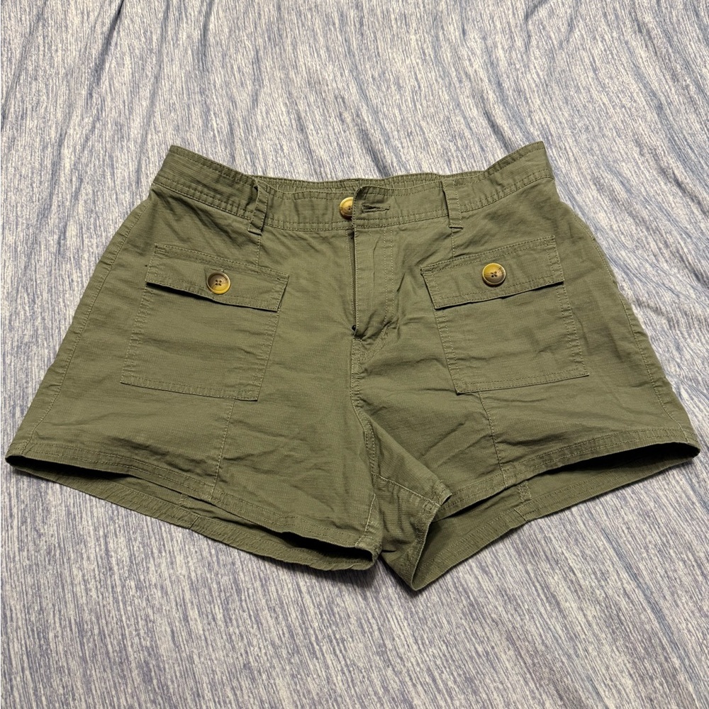 Vuori Vintage Ripstop Utility Shorts in Army